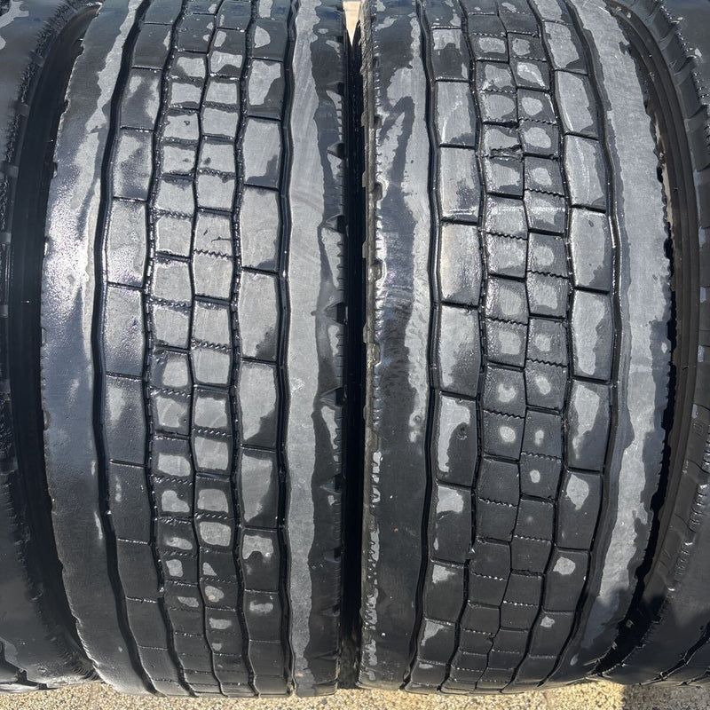 245/70R19.5 中古ミックス. 激安美品　4本＋1本セット:35000円