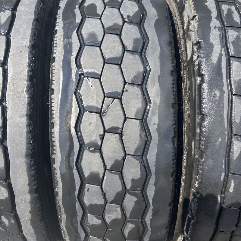 245/70R19.5 中古ミックス. 激安美品　4本＋1本セット:35000円