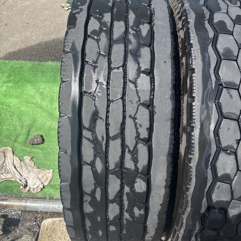245/70R19.5 中古ミックス. 激安美品　4本＋1本セット:35000円