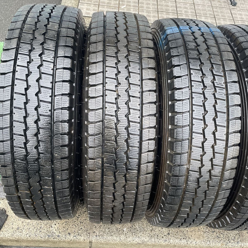 195/85R16 鉄ホイール付き、 TK 16×5,1/2の 116.5-8TCの 5穴(195/85R16及び205/85R16のトラックタイヤ使用) 6本セット：65000円