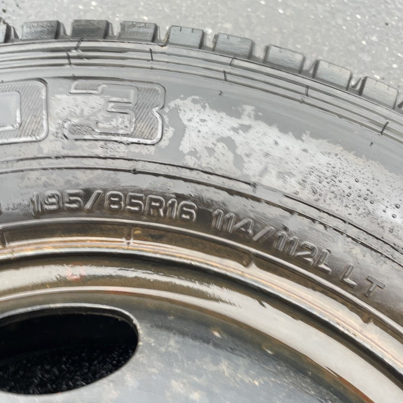 195/85R16 鉄ホイール付き、 TK 16×5,1/2の 116.5-8TCの 5穴(195/85R16及び205/85R16のトラックタイヤ使用) 6本セット：65000円