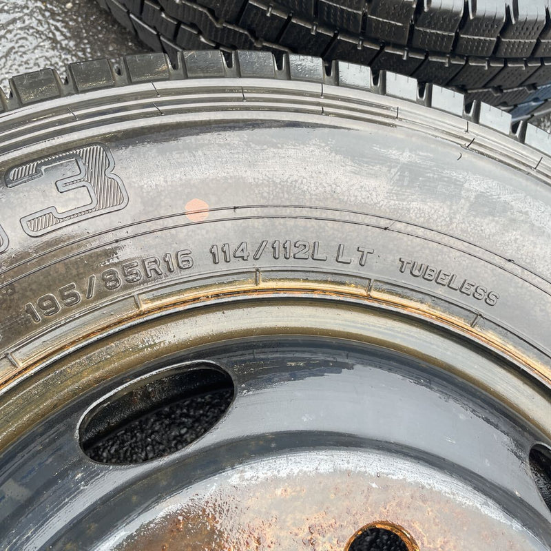 195/85R16 鉄ホイール付き、 TK 16×5,1/2の 116.5-8TCの 5穴(195/85R16及び205/85R16のトラックタイヤ使用) 6本セット：65000円