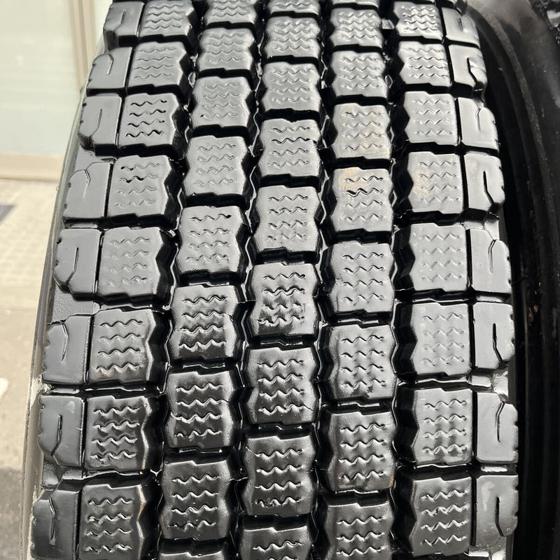 275/80R22.5 再生中古スタッドレス　W910 激安美品,　台年式:2023年製 8本セット:110,000円