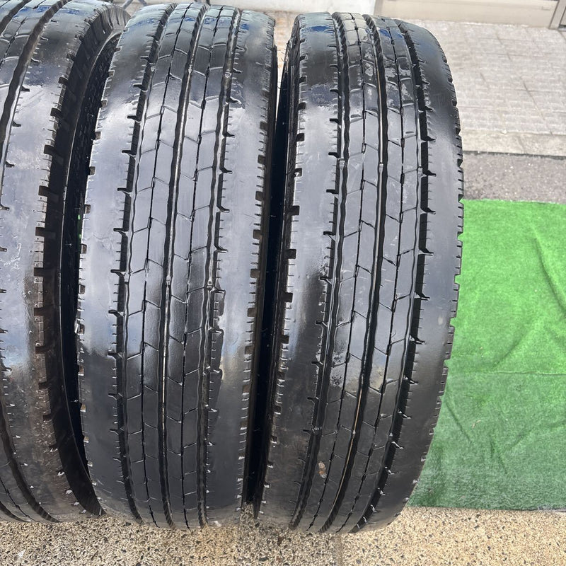 205/85R16 DUNLOP SPLT50 中古たて溝　4本セット:20000円