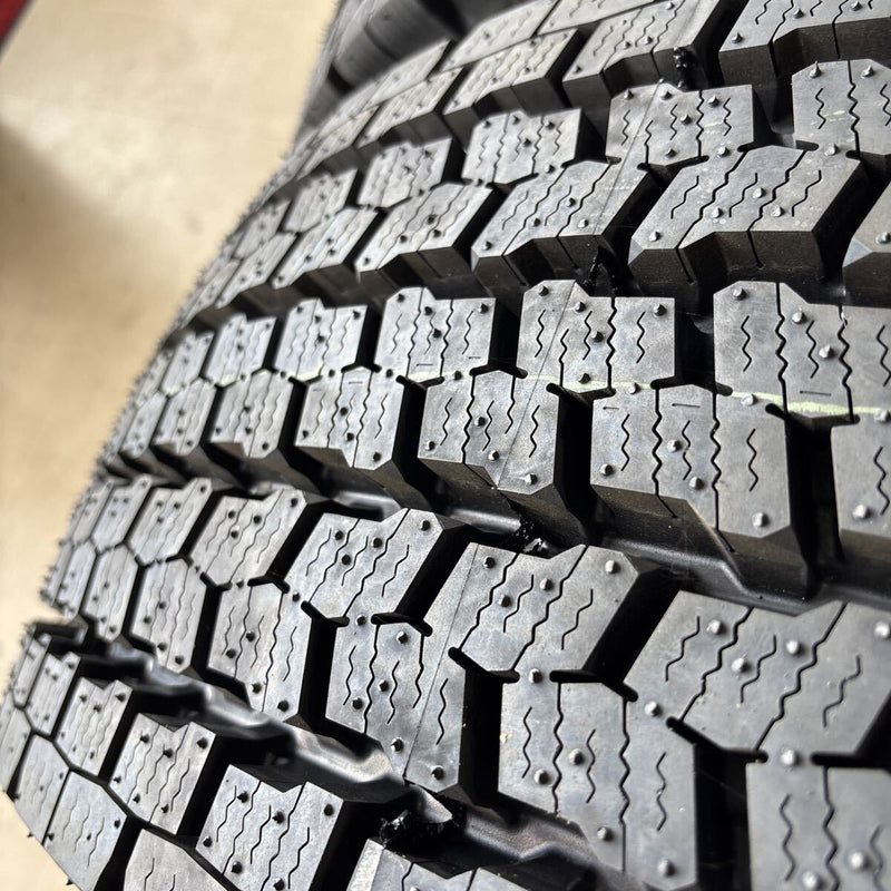 295/80R22.5 ヨコハマ 905W 2023年製 未使用品 冬タイヤ 2本セット:100000円