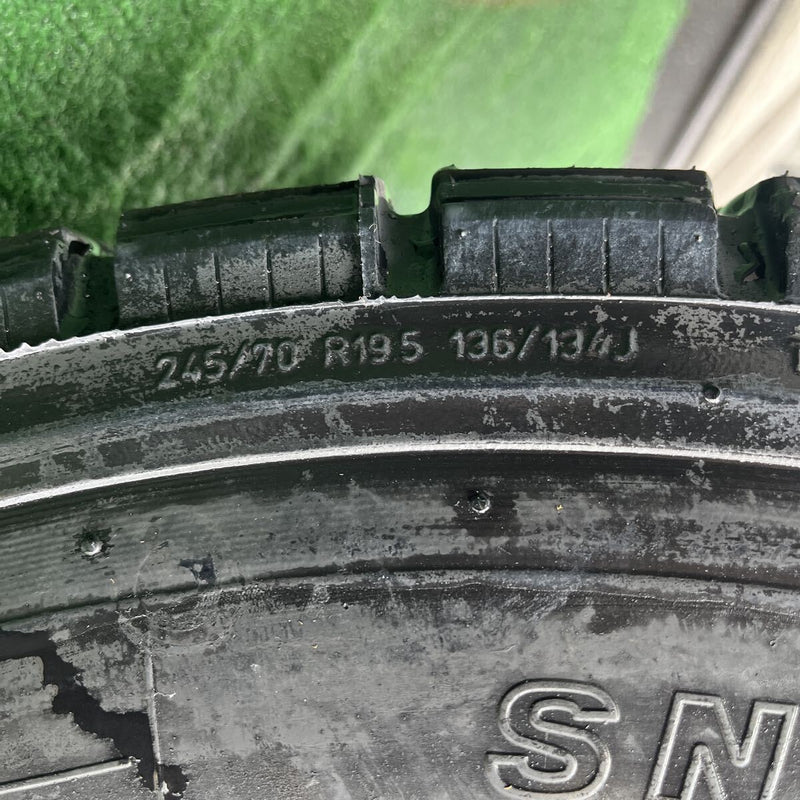 245/70R19.5 M636 再生ミックスタイヤ　ほぼ新品　2本＋1本セット:35000円