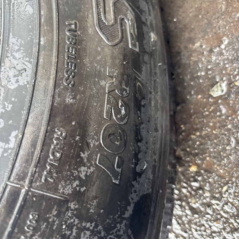 205/70R17.5 LT ブリヂストン R207 中古夏タイヤ 1本:6000円