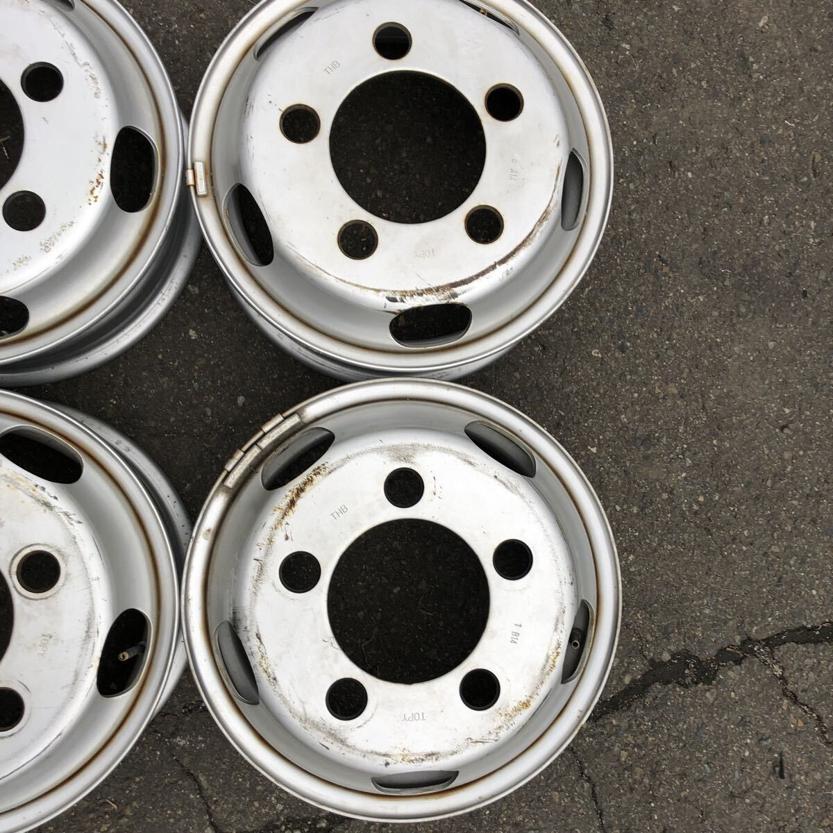 アルミホイール 15×5J、 5穴（195/75R15などのトラックタイヤ使用) 6本
