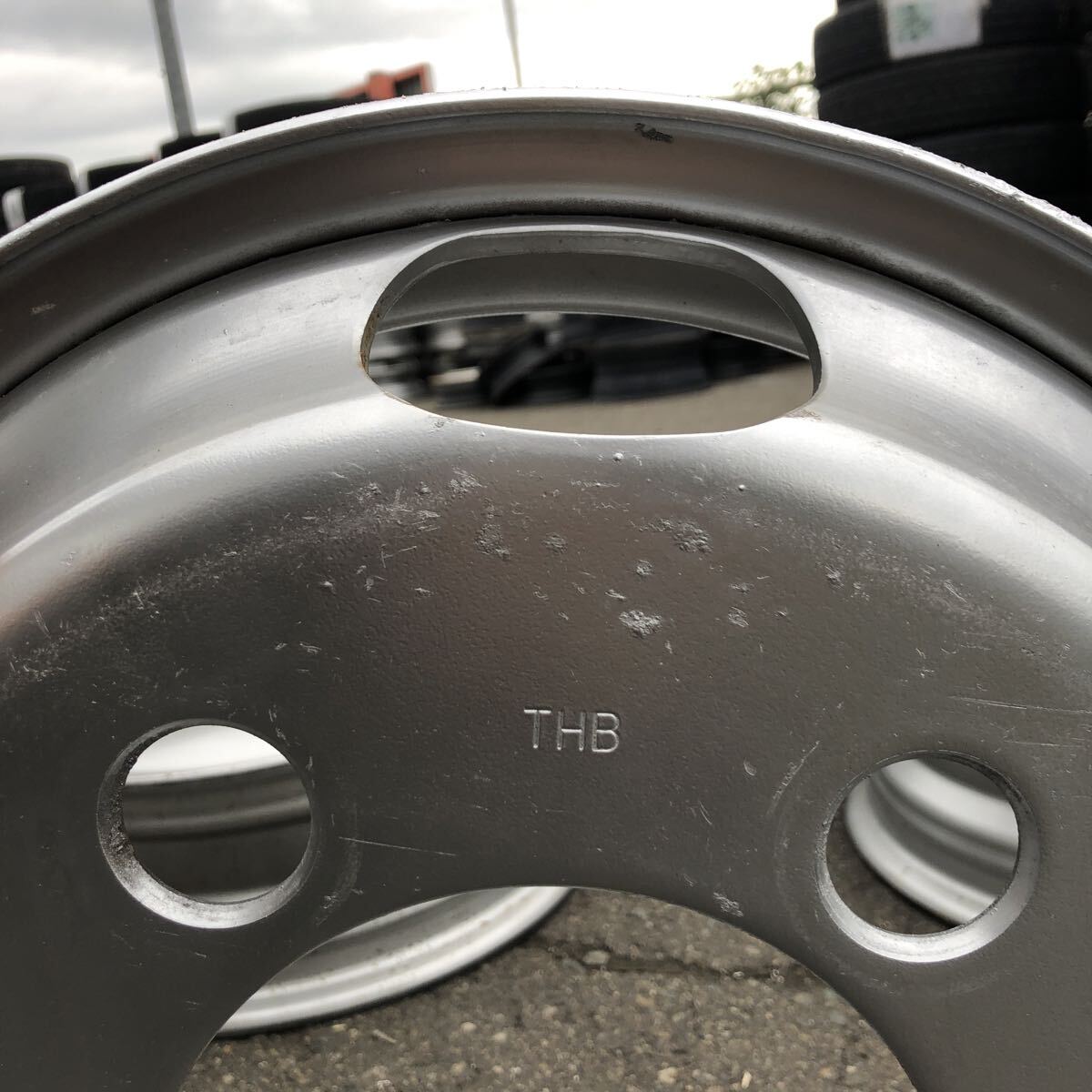 アルミホイール 15×5J、 5穴（195/75R15などのトラックタイヤ使用) 6本