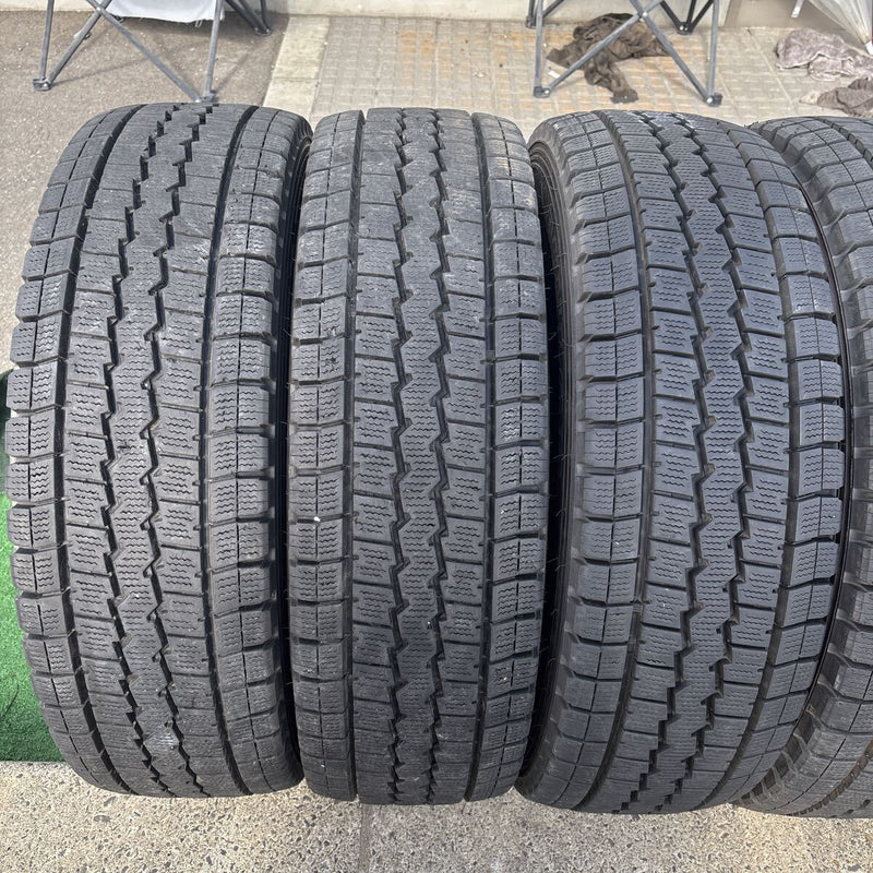 205/70R16 DUNLOP WM03LT 中古スタッドレス　６本セット:42000円