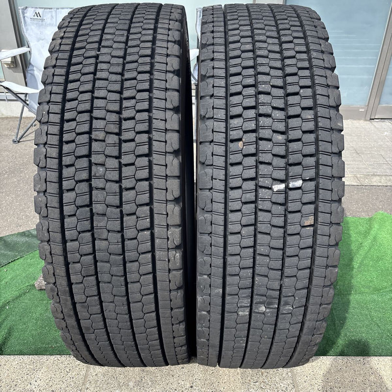 295/80R22.5 BRIDGESTONE W900 中古スタッドレス　２本セット:38000円