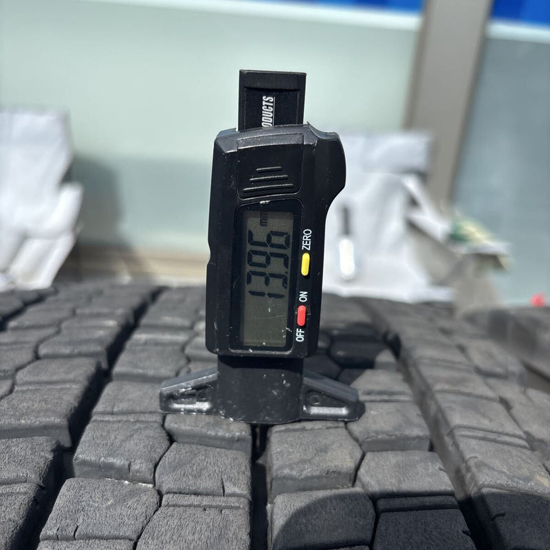 295/80R22.5 BRIDGESTONE W900 中古スタッドレス　２本セット:38000円