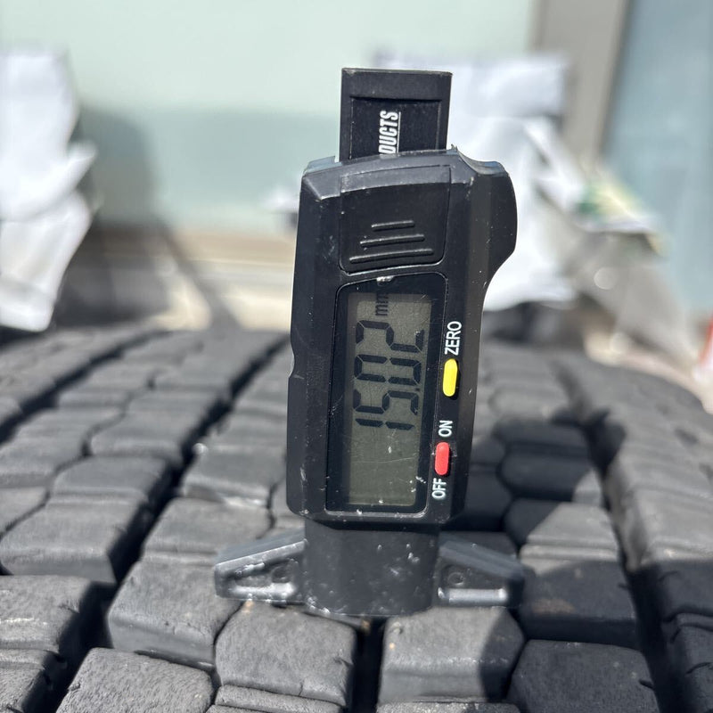 295/80R22.5 BRIDGESTONE W900 中古スタッドレス　２本セット:38000円