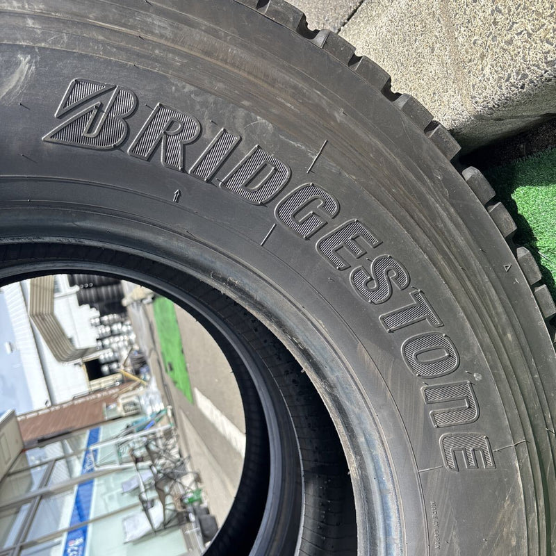295/80R22.5 BRIDGESTONE W900 中古スタッドレス　２本セット:38000円