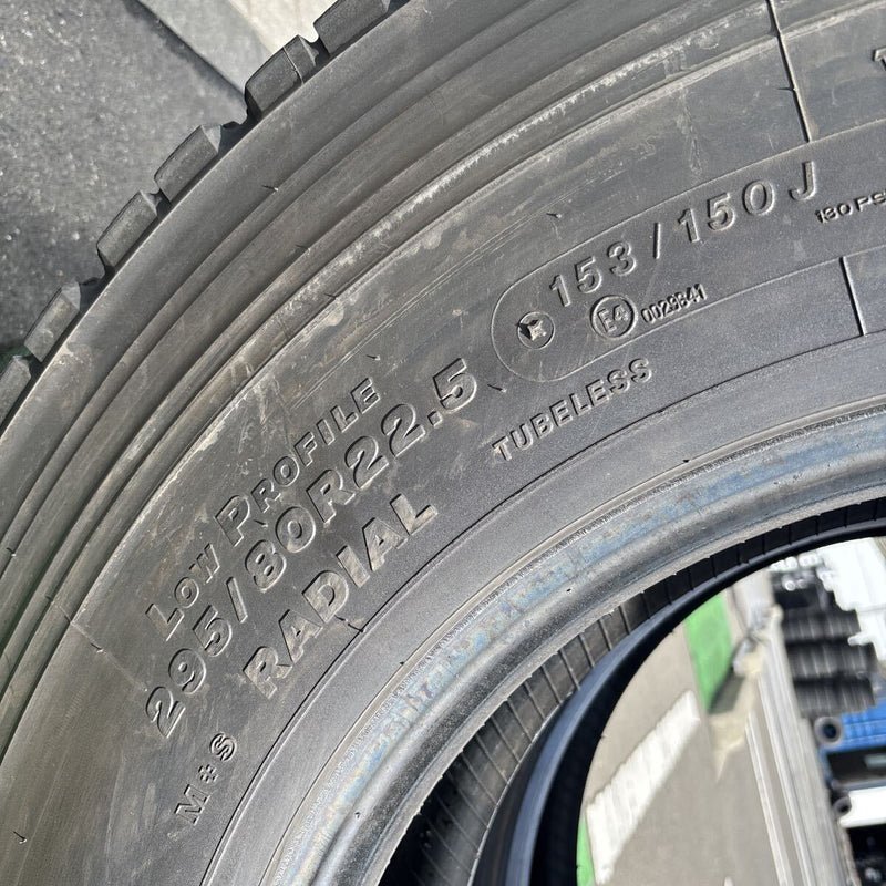 295/80R22.5 BRIDGESTONE W900 中古スタッドレス　２本セット:38000円