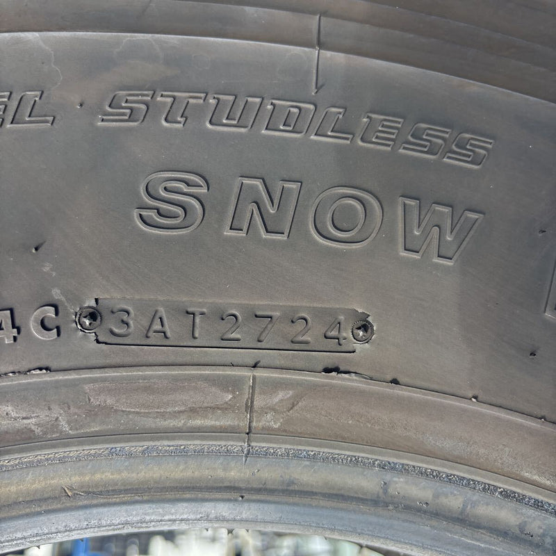 295/80R22.5 BRIDGESTONE W900 中古スタッドレス　２本セット:38000円