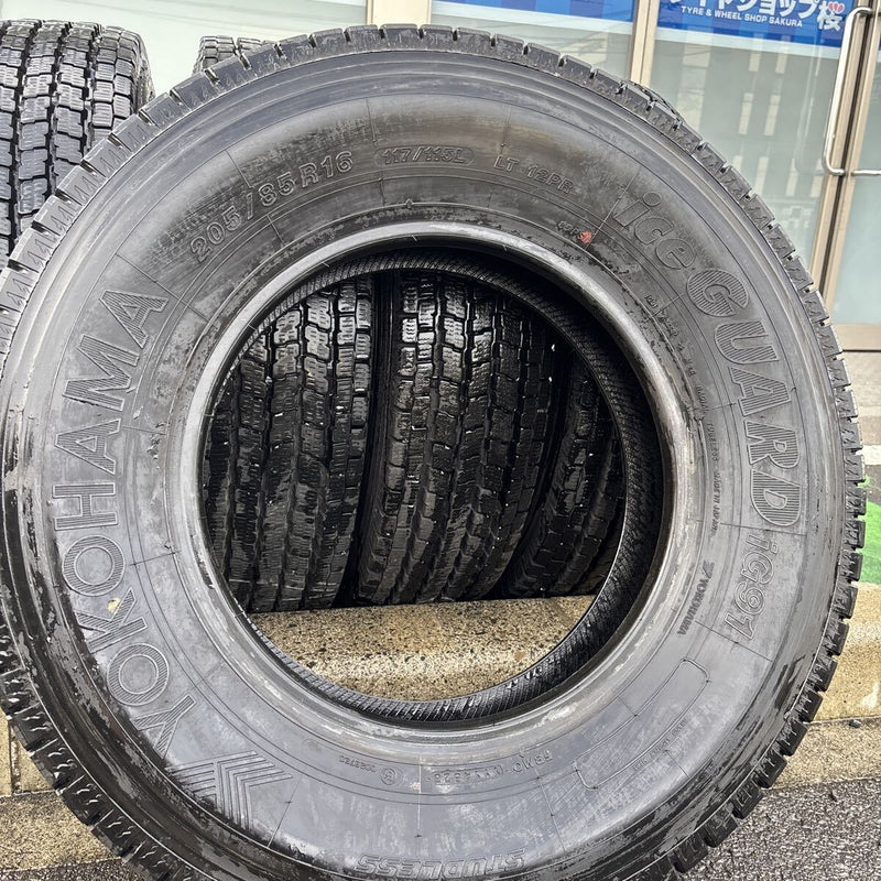 205/85R16 117/115L 12PR YOKOHAMA、IG91 中古スタッドレスタイヤ６本セット　48000円