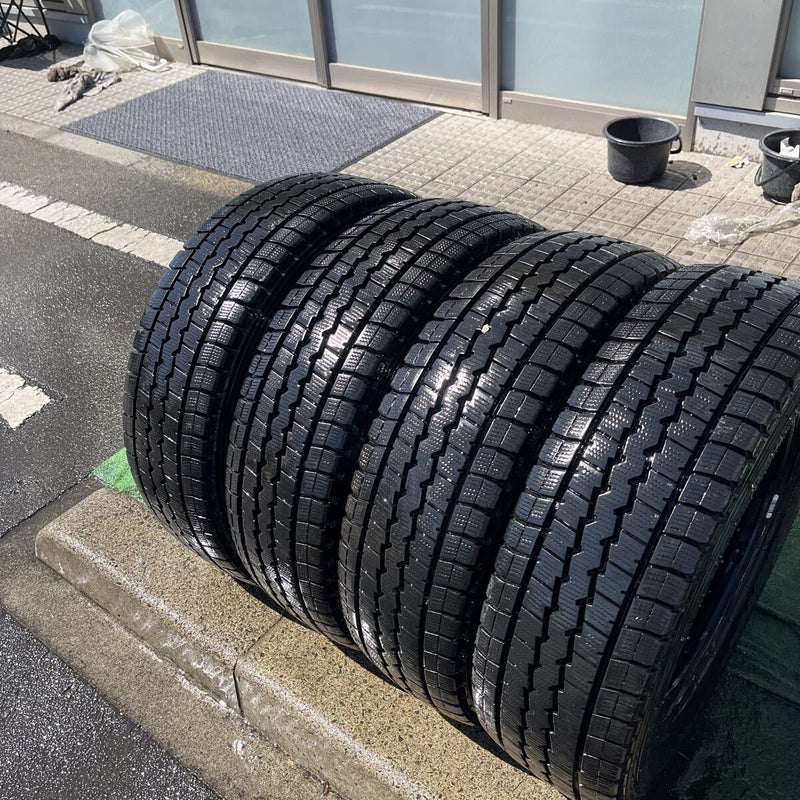 205/70R16 DUNLOP WM03LT 中古スタッドレス　4本セット:28000円