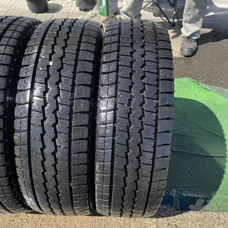 205/70R16 DUNLOP WM03LT 中古スタッドレス　4本セット:28000円