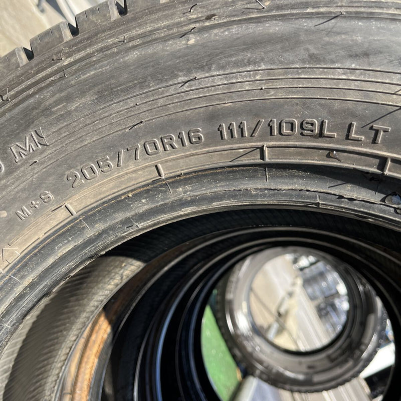 205/70R16 DUNLOP WM03LT 中古スタッドレス　4本セット:28000円