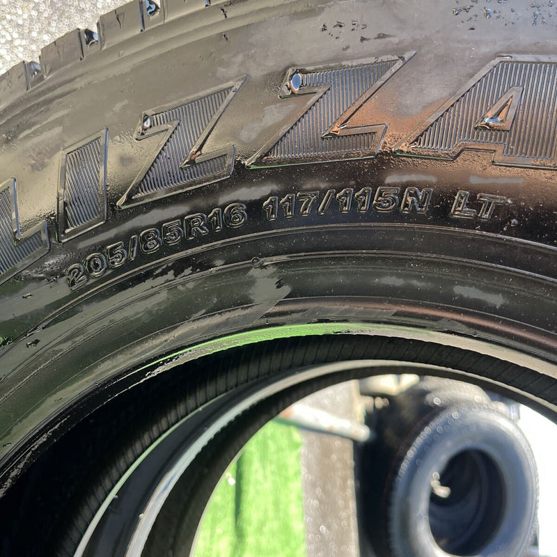 205/85R16 BRIDGESTONE W989 中古スタッドレス　2本セット:13000円