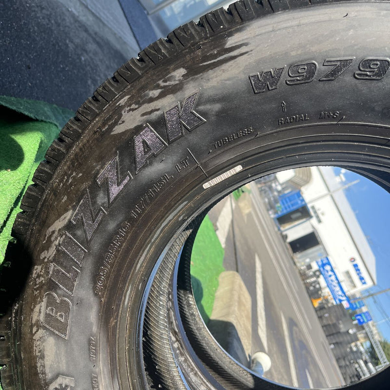 205/85R16 BRIDGESTONE W979 中古スタッドレス　2本セット:16000円