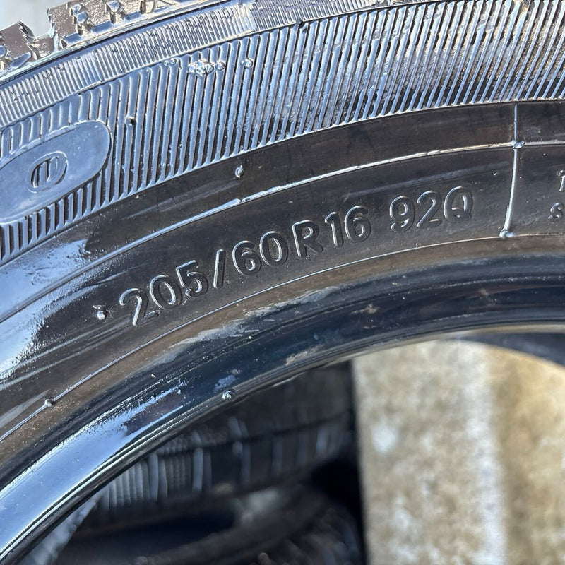 205/60R16 TOYO GIZ 中古スタッドレスタイヤ４本セット:24000円