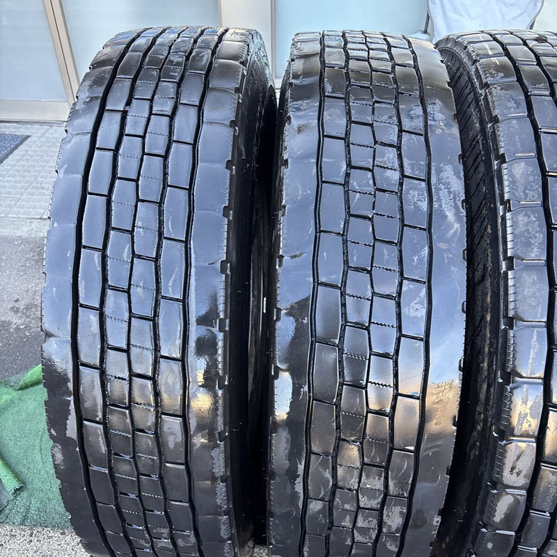 11R22.5 DUNLOP SP680 中古ミックスタイヤ　４本セット:72000円