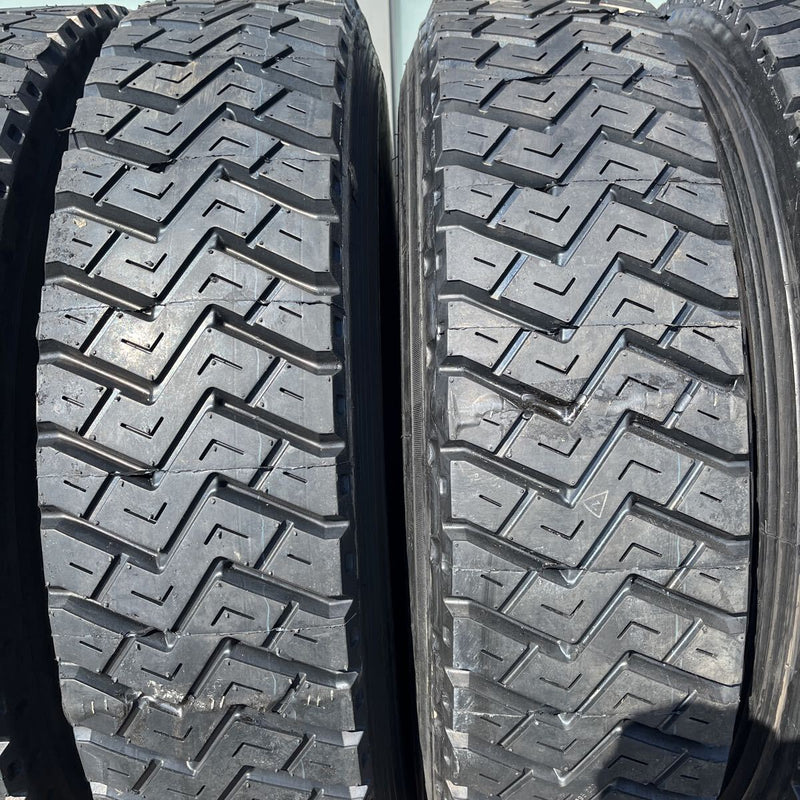11R22.5 16PR 中古再生ゲタ山　ダンプ用　バリ溝　激安美品　　8本:124,000円
