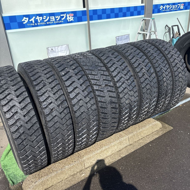 11R22.5 16PR 再生ゲタ山　ダンプ用　イボ付　8本セット:124000円