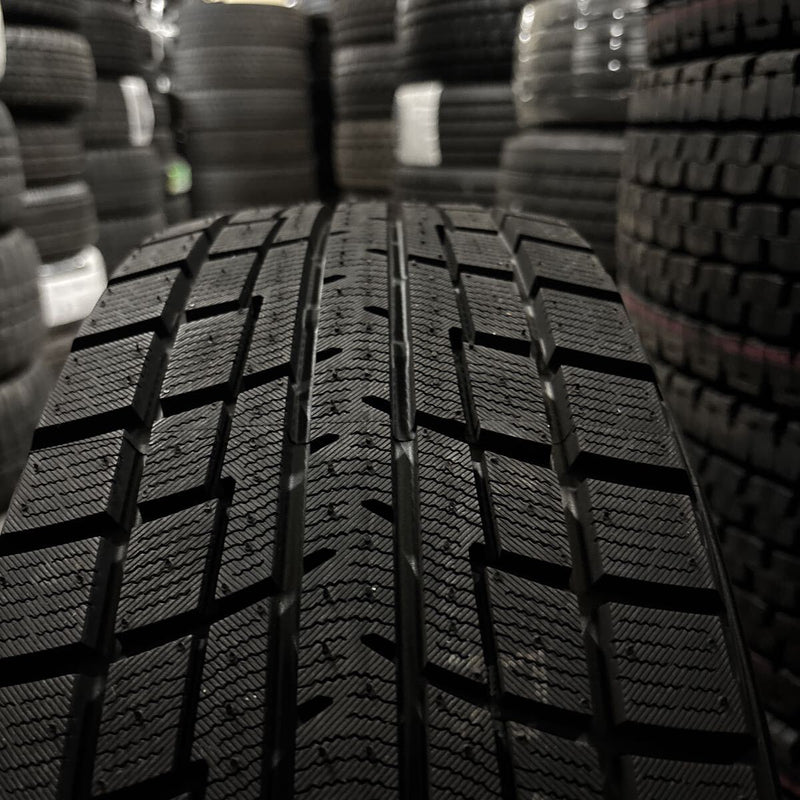 205/60R16 、YOKOHAMA スタッドレスタイヤ　在庫処分　2023年 未使用品　4本セット:39000円