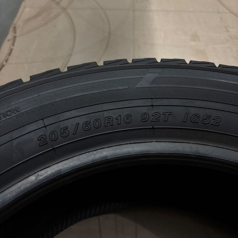 205/60R16 、YOKOHAMA スタッドレスタイヤ　在庫処分　2023年 未使用品　4本セット:39000円