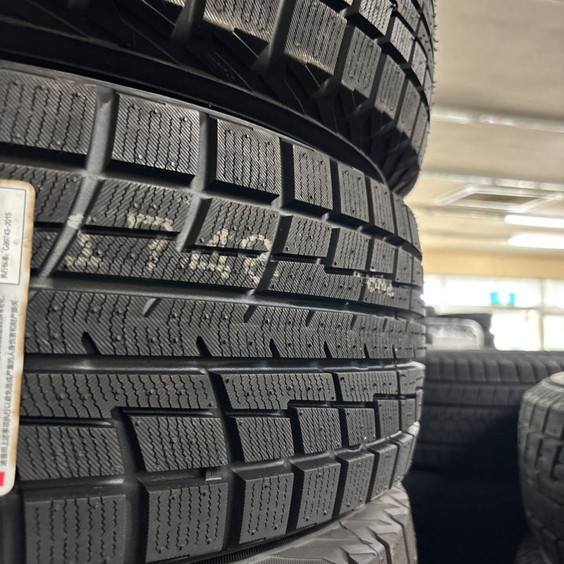 205/60R16 YOKOHAMA 未使用　2023年　在庫処分　　　スタッドレスタイヤ　4本セット:39000円