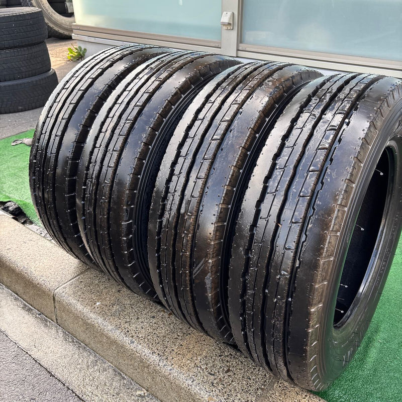 195/70R16 YOKOHAMA. LT151R ほぼ新品　4本セット：28000円