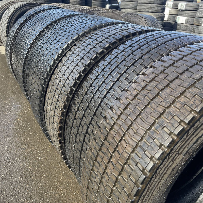 11R22.5 ダンロップ　中古地山　激安美品　( 16PRが3本ある) 8本セット:150000円(名)