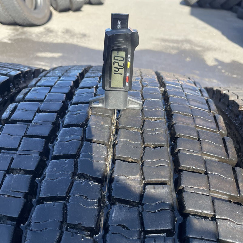 11R22.5 ダンロップ　中古地山　激安美品　( 16PRが3本ある) 8本セット:150000円(名)