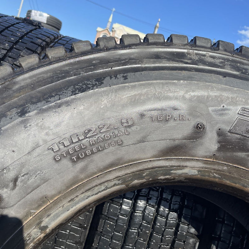 11R22.5 ダンロップ　中古地山　激安美品　( 16PRが3本ある) 8本セット:150000円(名)