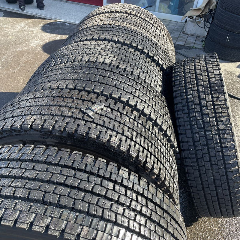 11R22.5 ダンロップ　中古地山　激安美品　( 16PRが3本ある) 8本セット:150000円(名)