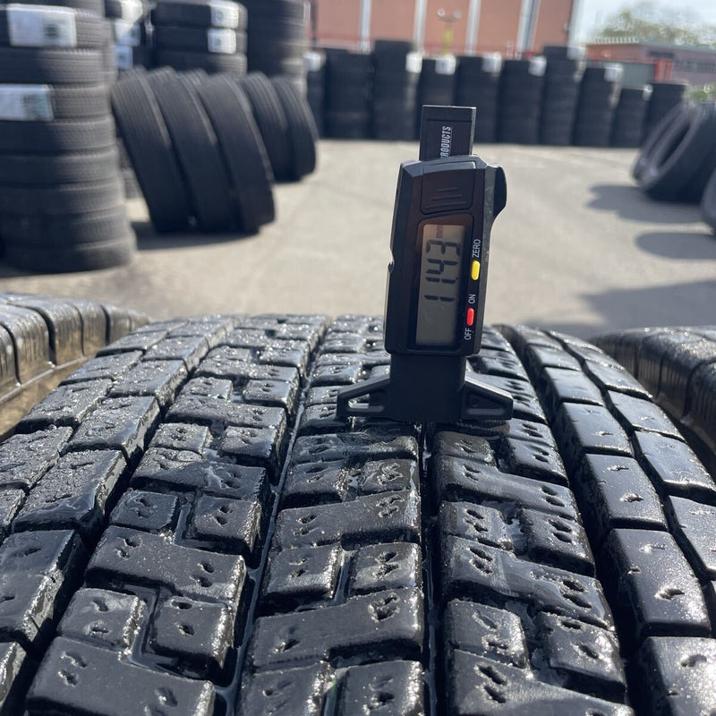 11R22.5 ヨコハマ　 16PR 激安美品　中古地山　　　　4本セット: 68000円