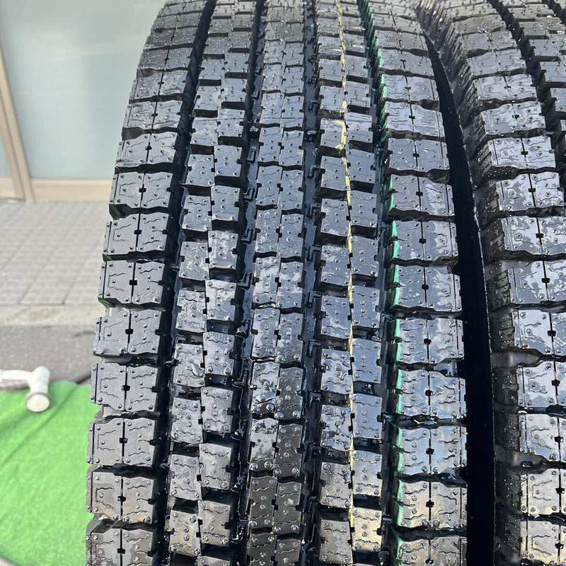 11R22.5 再生スタッドレス新品　M929 激安美品　4本セット:96,000
