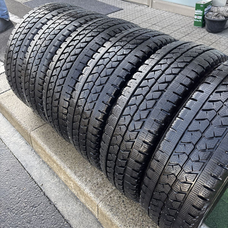 205/60R17.5 BRIDGESTONE W979 中古スタッドレスタイヤ６本セット:30000円