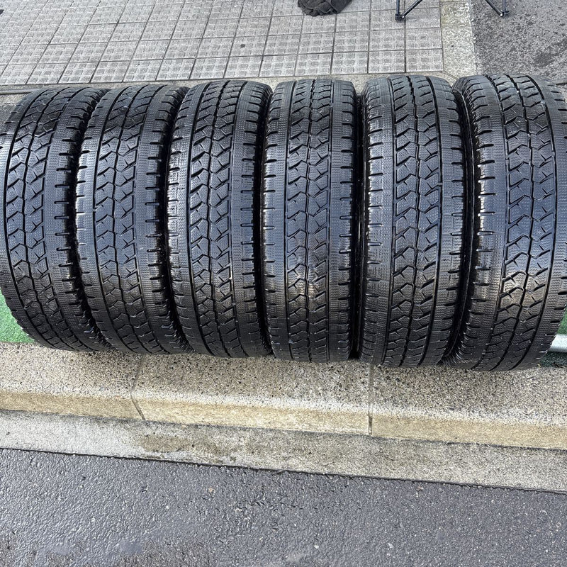 205/60R17.5 BRIDGESTONE W979 中古スタッドレスタイヤ６本セット:30000円