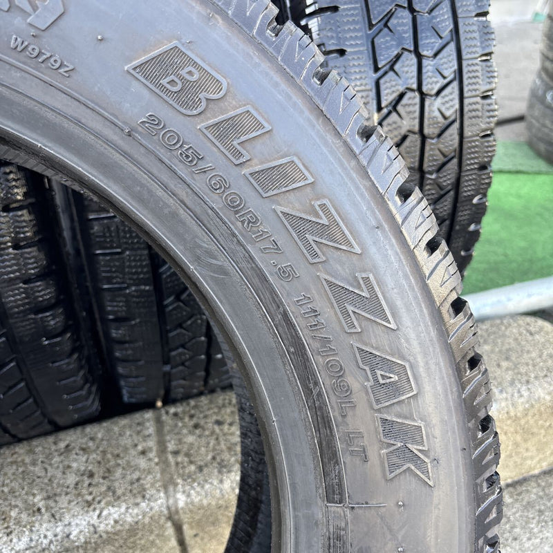 205/60R17.5 BRIDGESTONE W979 中古スタッドレスタイヤ６本セット:30000円