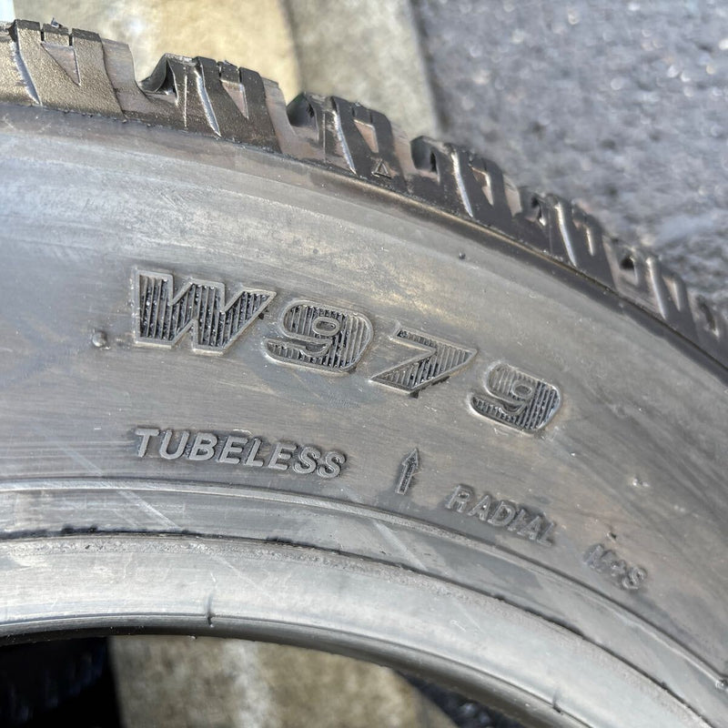 205/60R17.5 BRIDGESTONE W979 中古スタッドレスタイヤ６本セット:30000円