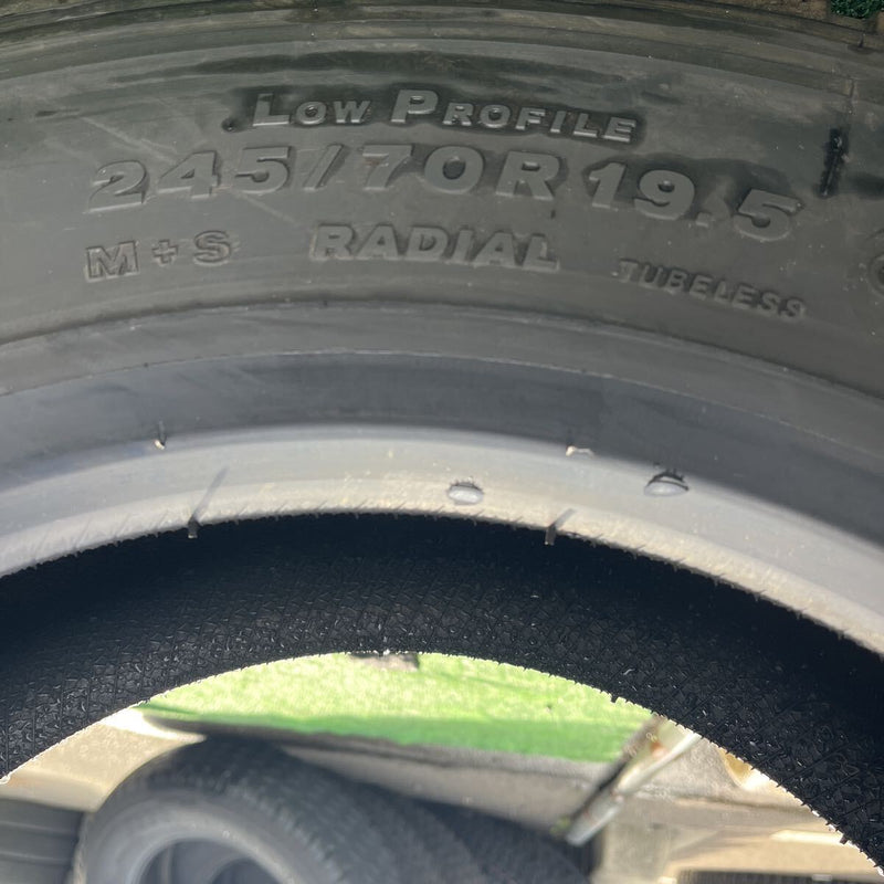 245/70R19.5 BRIDGESTONE, M801 激安美品　　2024年製 イボ付　1本:25,000円