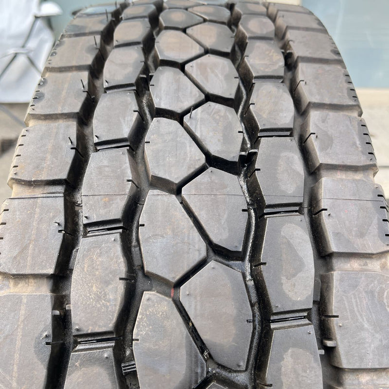 245/70R19.5 BRIDGESTONE, M801 激安美品　　2024年製 イボ付　1本:25,000円