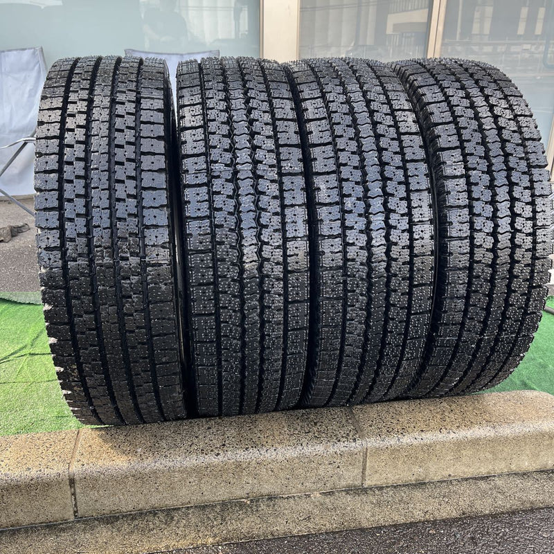 245/70R19.5 再生スタッドレスほぼ新品, 激安美品　4本セット:48,000円