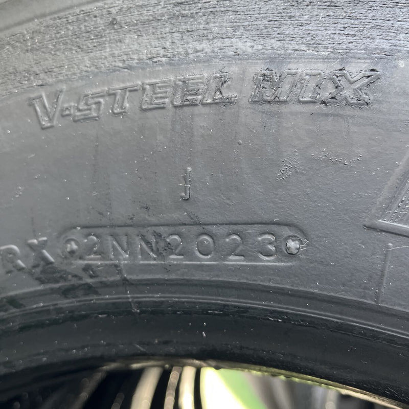 245/70R19.5 再生スタッドレスほぼ新品, 激安美品　4本セット:48,000円