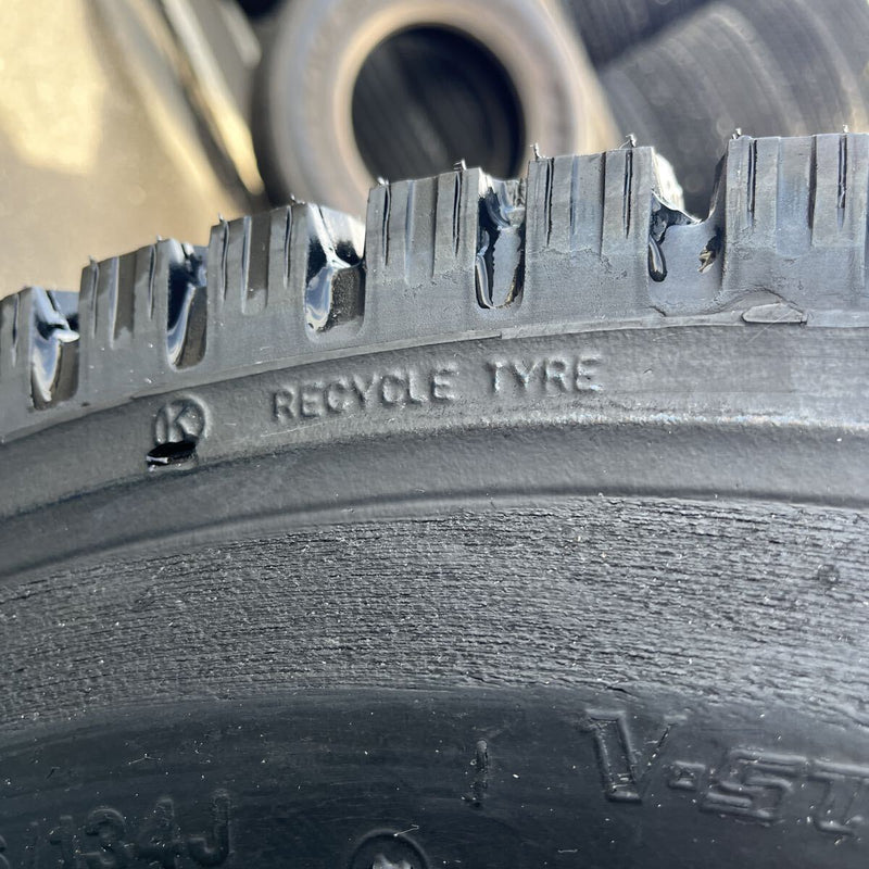 245/70R19.5 再生スタッドレスほぼ新品, 激安美品　4本セット:48,000円