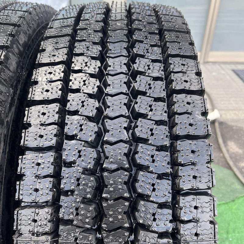 245/70R19.5 再生スタッドレスほぼ新品, 激安美品　4本セット:48,000円